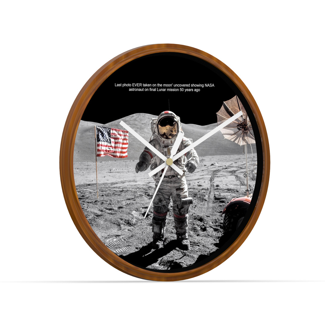 nasa_astronaut_clock
