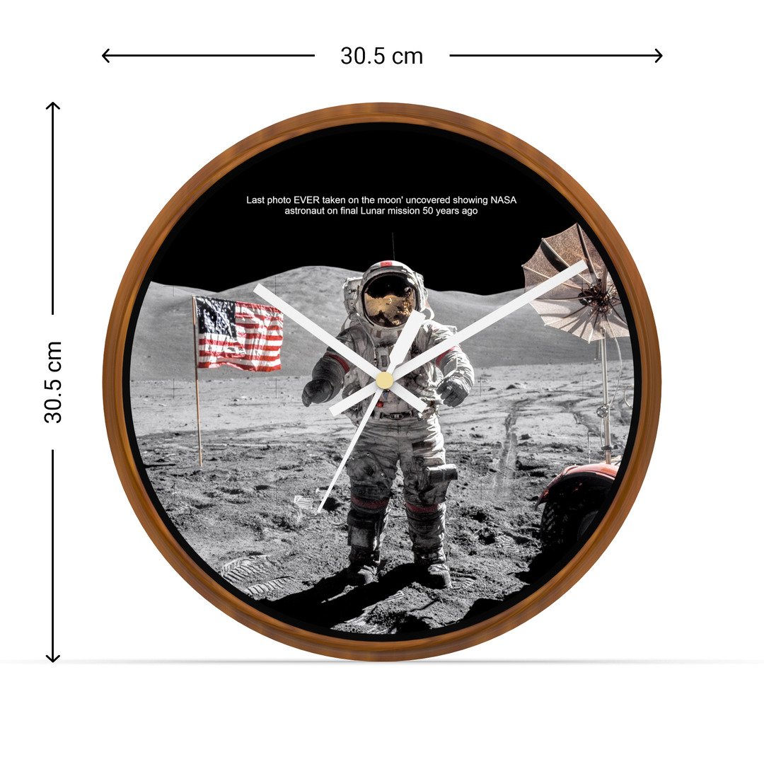 nasa_astronaut_clock