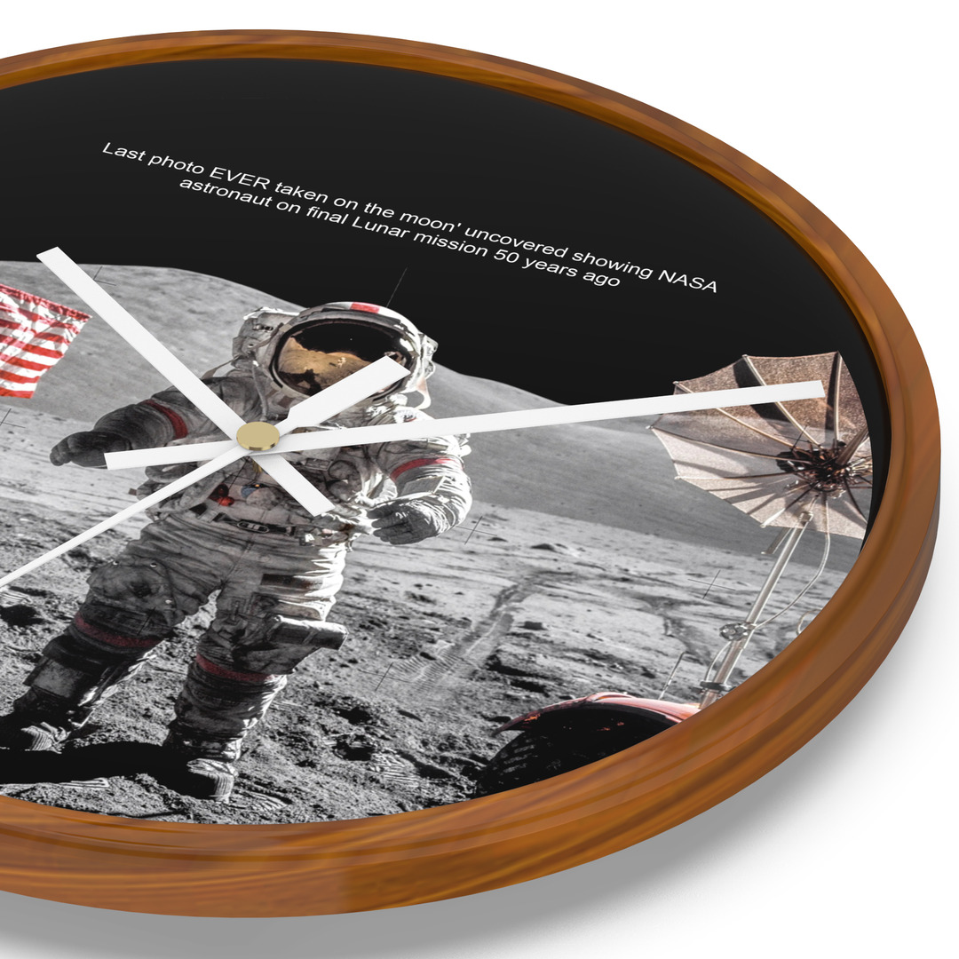 nasa_astronaut_clock